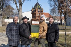Sklenar Bienenstock Übergabe an Museum
